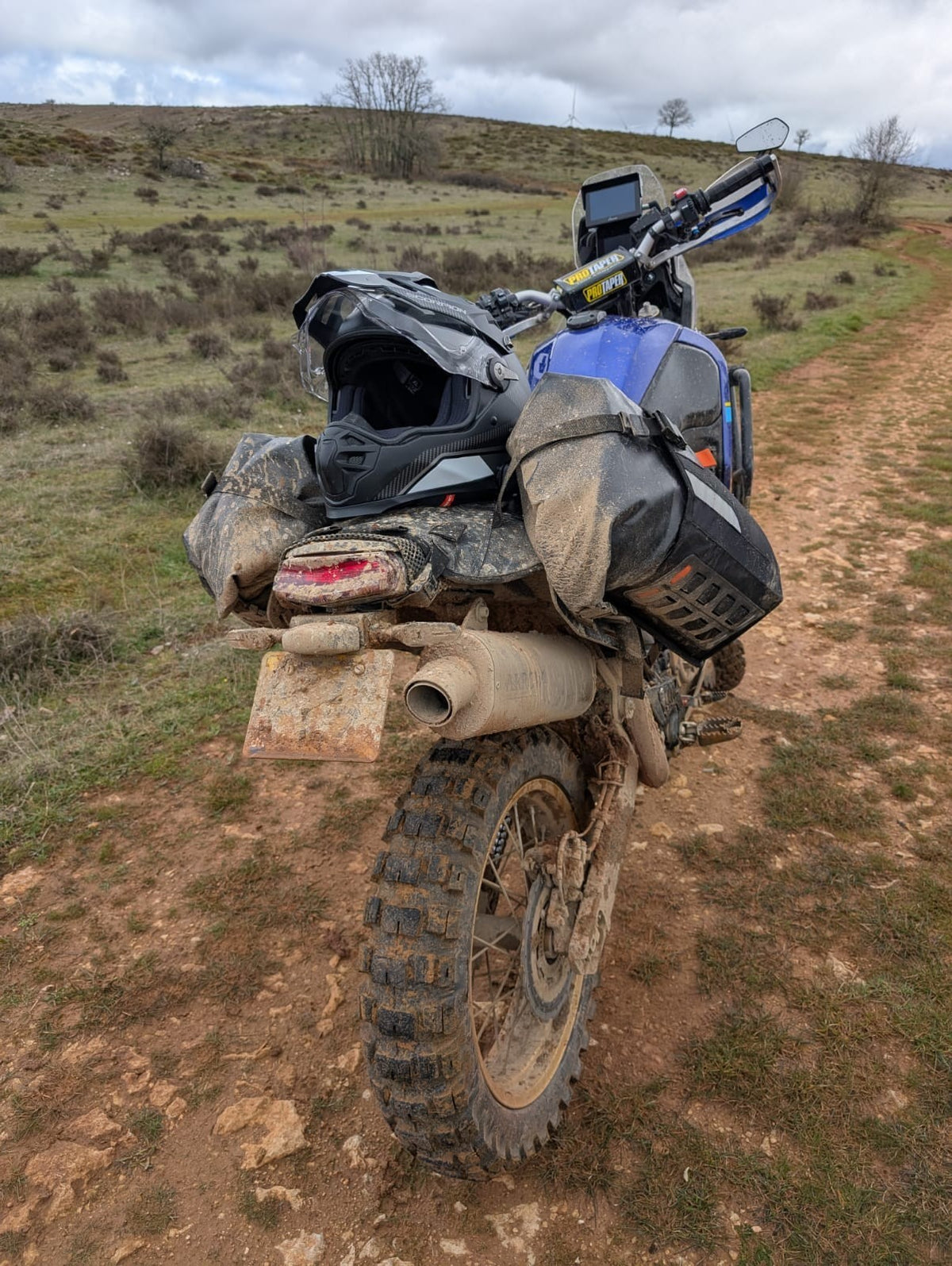 Dirtsack Erupt Rackless V2 on Yamaha Tenere 700